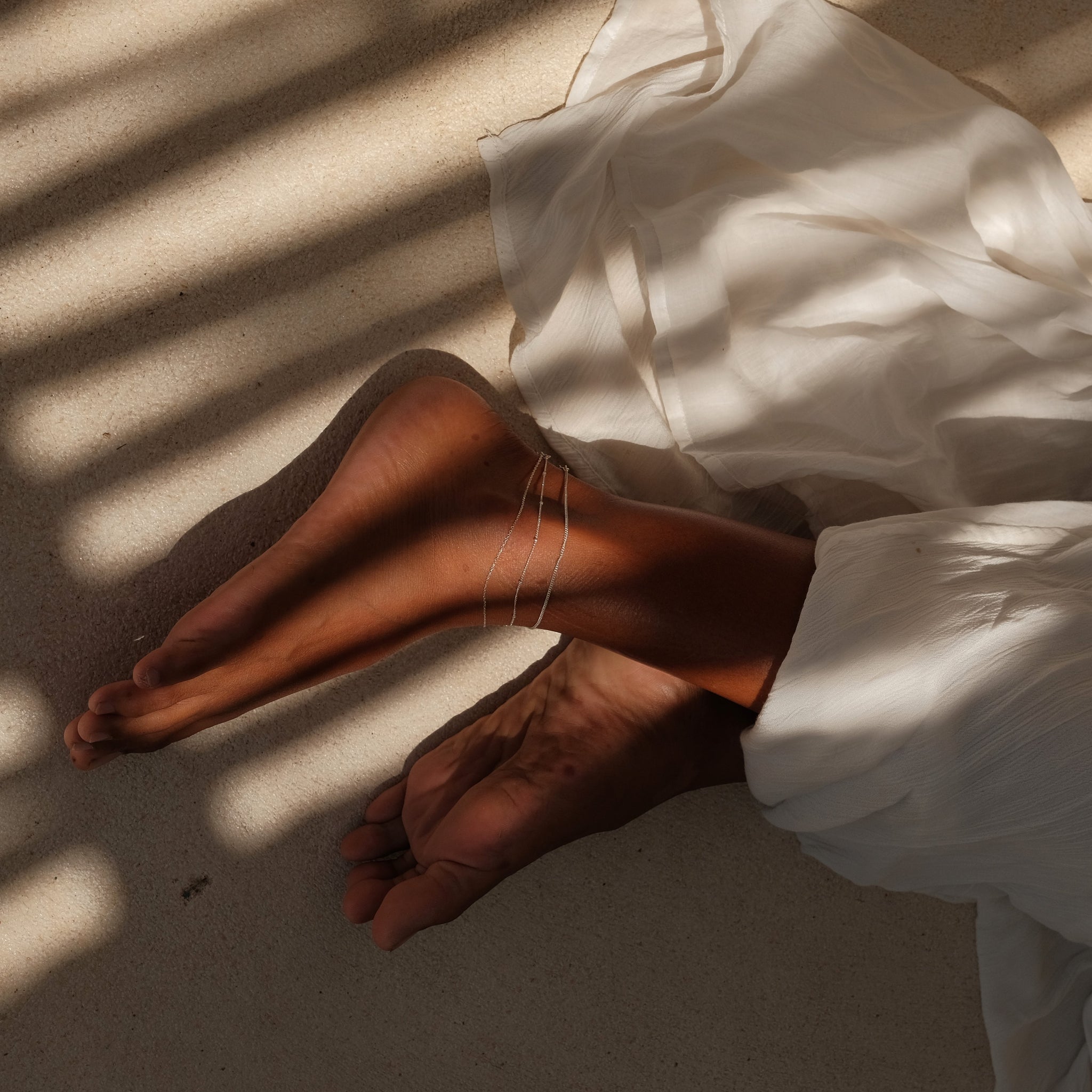The Delicate Dance of Style: The Allure of Silver Chain Anklets