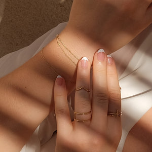 Gold Curb Chain Bracelet: The Ultimate Guide to Styling Minimalist Gold Bracelets