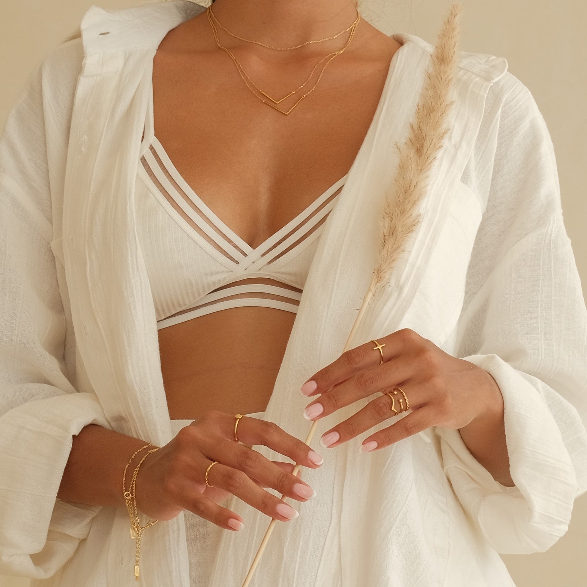 How a V Shaped Necklace Adds Elegance to Any Look