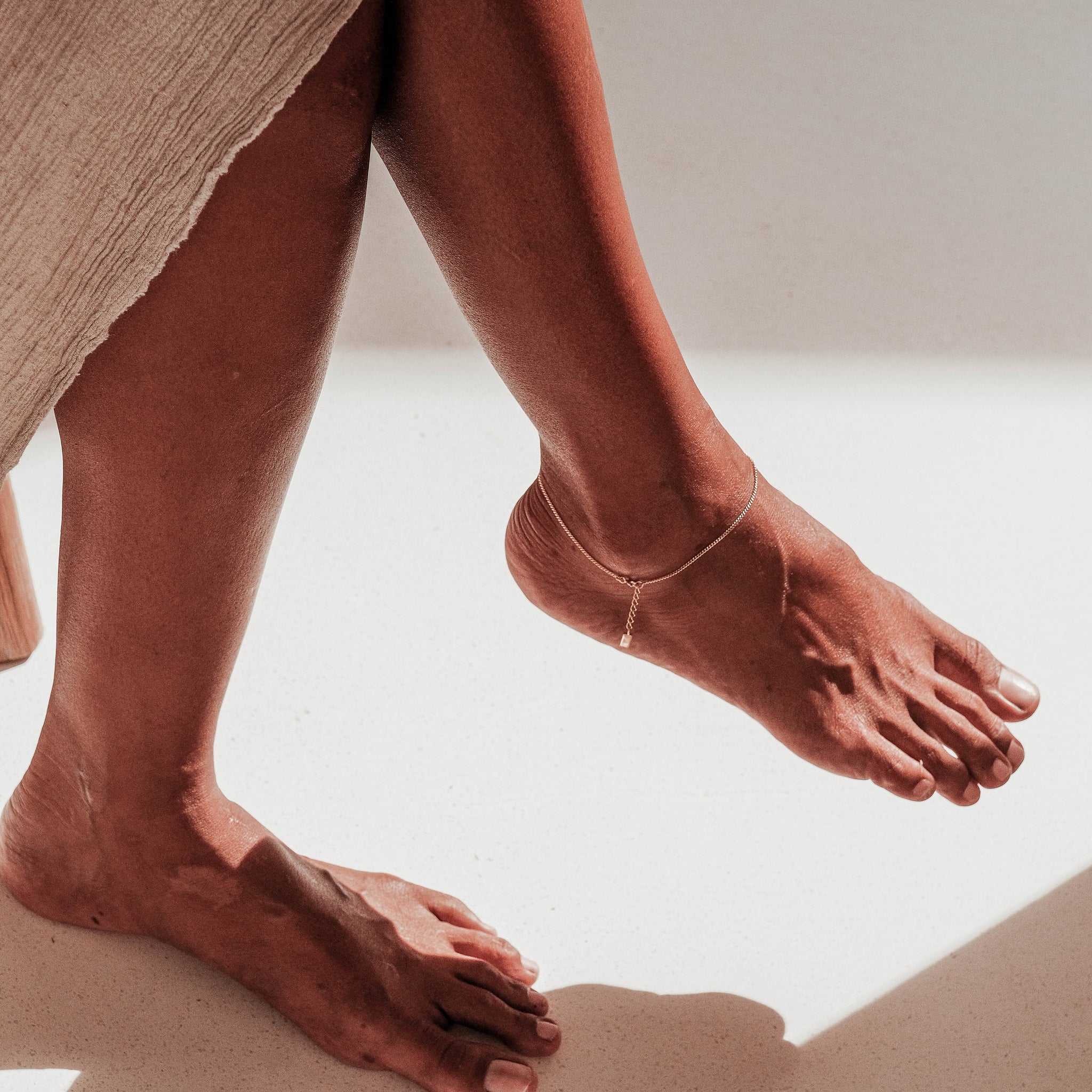 The Enduring Allure of the Silver Chain Anklet: A Timeless Addition to Your Summer Style