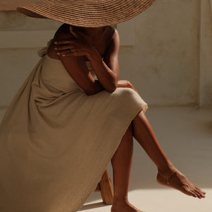 The Curb Chain Anklet: A Stylish Accessory for Effortless Elegance