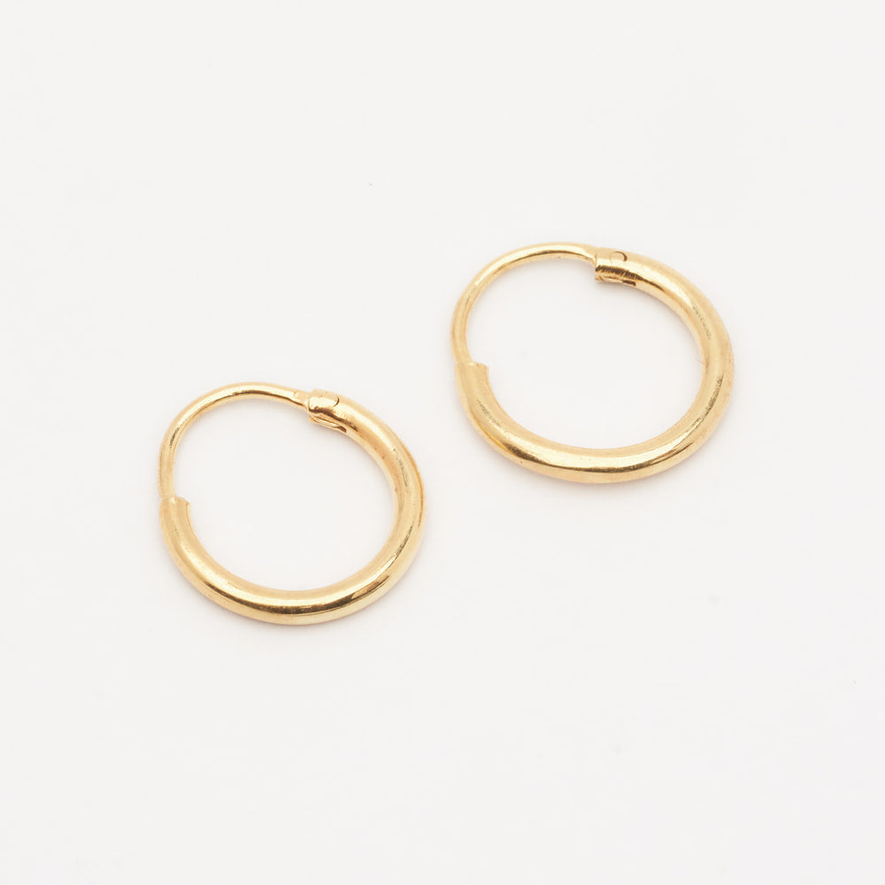 minimalistic gold hoop earrings