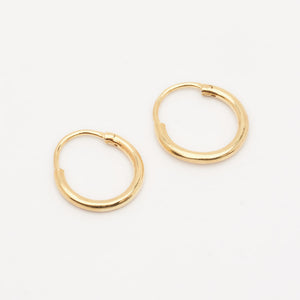 minimalistic gold hoop earrings