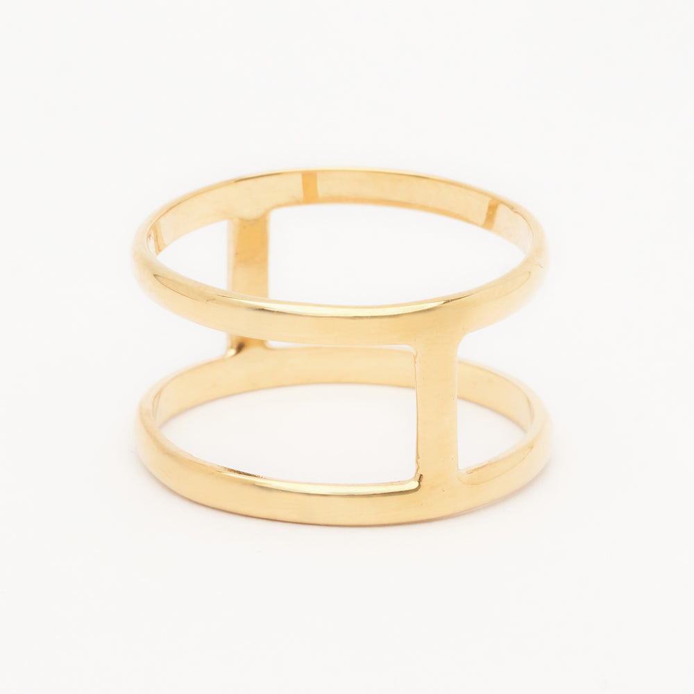 minimalistic gold layered ring