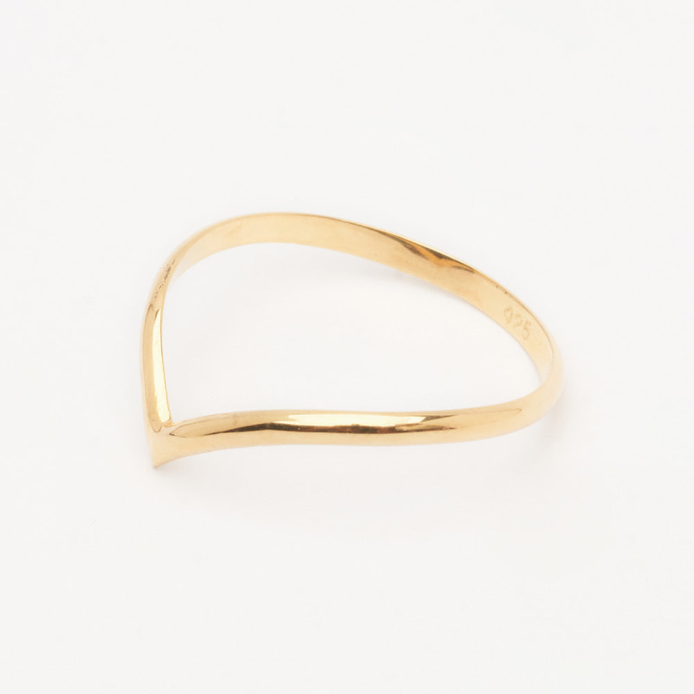 minimalistic gold chevron ring