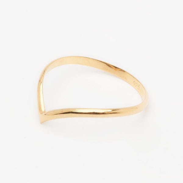minimalistic gold chevron ring