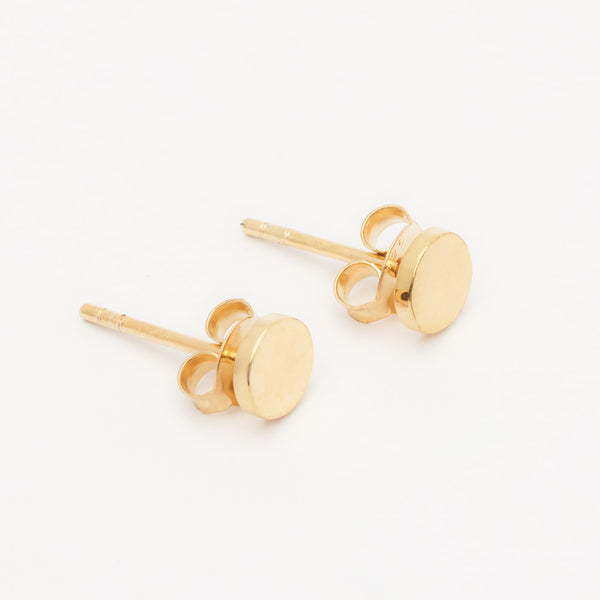 minimalistic gold flat earrings