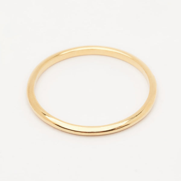 minimalistic classic gold ring