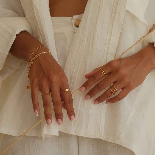 minimalistic stackable gold rings